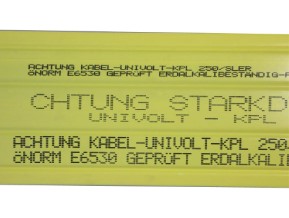 Kennzeichnung auf gelben Kunststoff