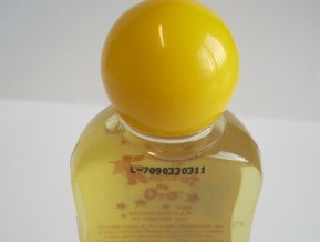 Kennzeichnung auf Kunststoffflasche